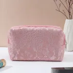 accessoire beauté trousse dentelle rose