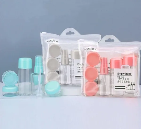 kit de voyage avion avec produits de toilette