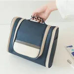trousse de toilette élégante suspendue
