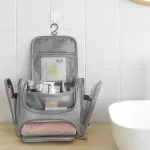 trousse de voyage suspendue