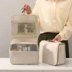 trousse toilette femme pour voyages